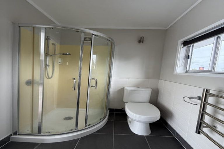 Photo of property in 607 Beach Road, Rothesay Bay, Auckland, 0630