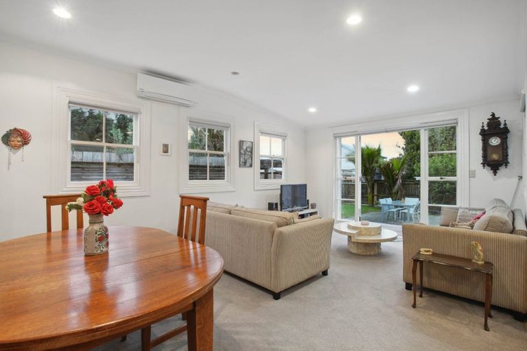 Photo of property in 1/14 Beach Road, Northcote Point, Auckland, 0627