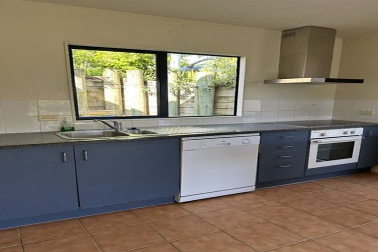 Photo of property in 25 Mariners View Road, Beach Haven, Auckland, 0626