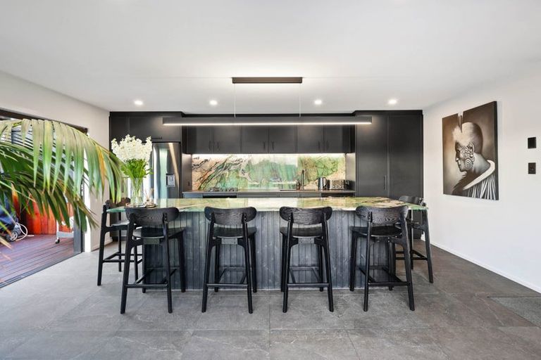 Photo of property in 2 Somerville Road, Shelly Park, Auckland, 2014