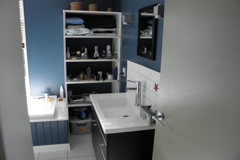 Photo of property in 45 Garden Road, Northland, Wellington, 6012