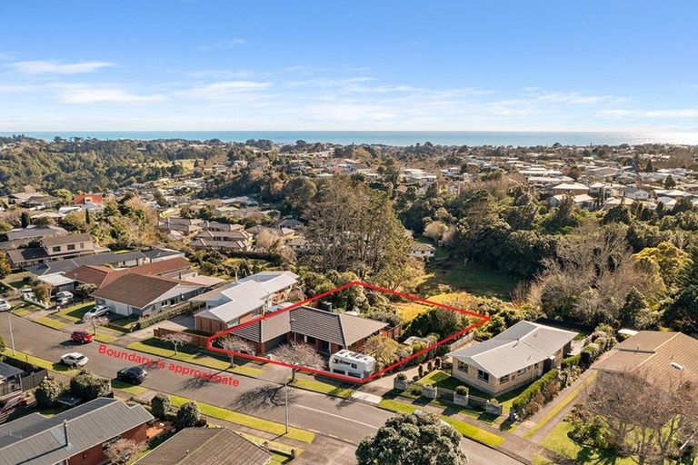 Photo of property in 22 Truby King Street, Merrilands, New Plymouth, 4312