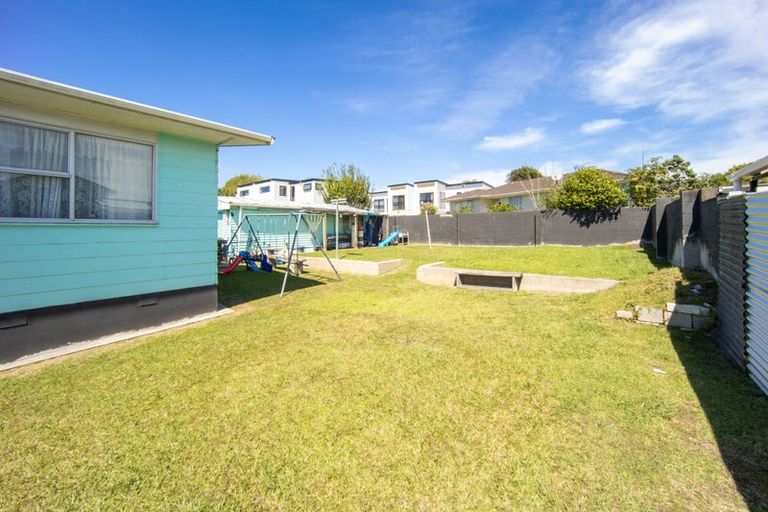 Photo of property in 6 Burbank Avenue, Manurewa, Auckland, 2102