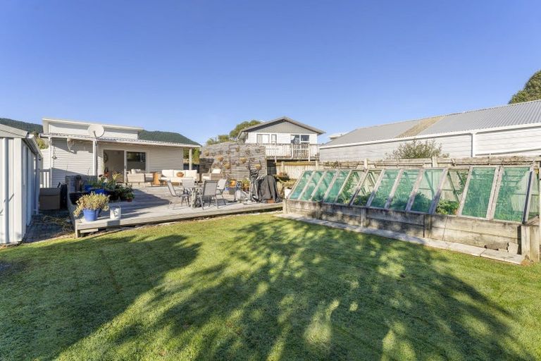 Photo of property in 8 Kaitawa Crescent, Paraparaumu, 5032