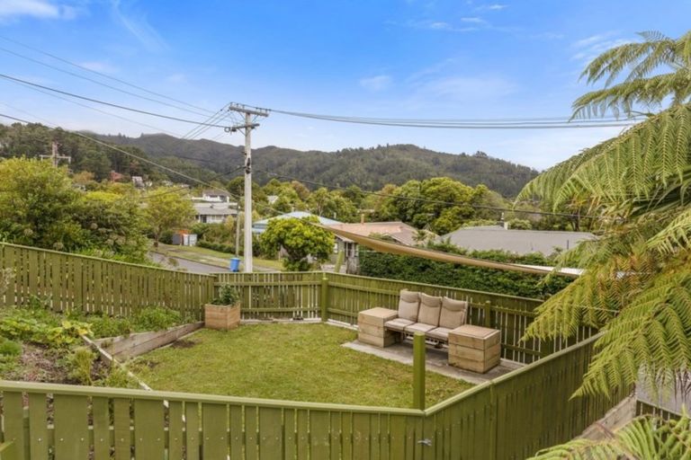 Photo of property in 35 Kairimu Street, Stokes Valley, Lower Hutt, 5019