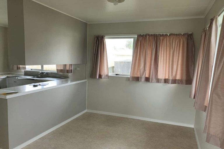 Photo of property in 2/35 Paramu Avenue, Birkdale, Auckland, 0626