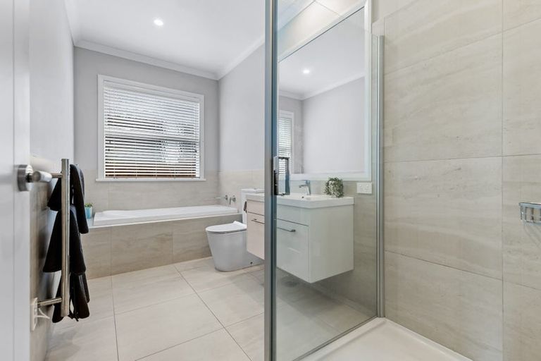 Photo of property in 10 Pekanga Road, Orewa, 0931