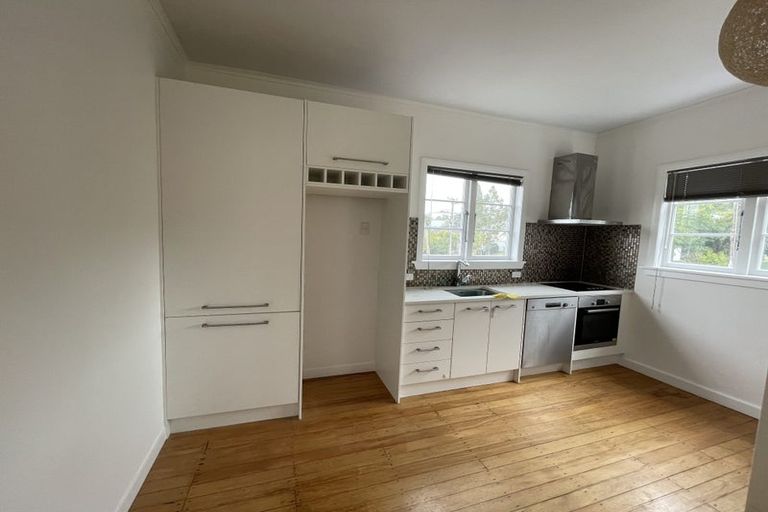 Photo of property in 80 Kaurilands Road, Titirangi, Auckland, 0604