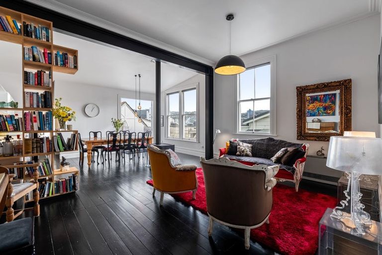 Photo of property in 66 Roxburgh Street, Mount Victoria, Wellington, 6011