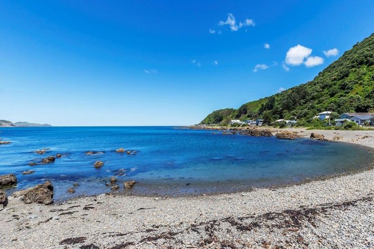 Photo of property in 81 Breaker Bay Road, Breaker Bay, Wellington, 6022