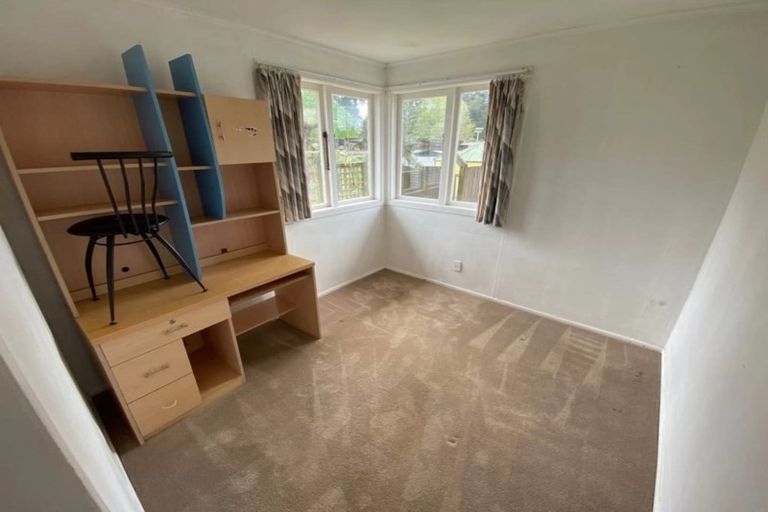 Photo of property in 71 Smythe Road, Henderson, Auckland, 0612