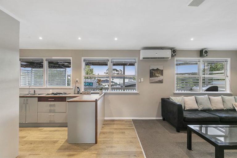 Photo of property in 17 Coburg Street, Henderson, Auckland, 0612