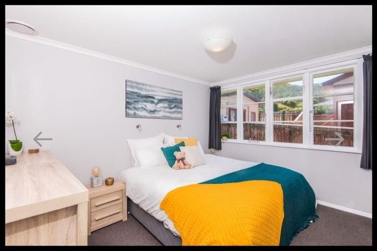 Photo of property in 37a Victory Crescent, Tawa, Wellington, 5028