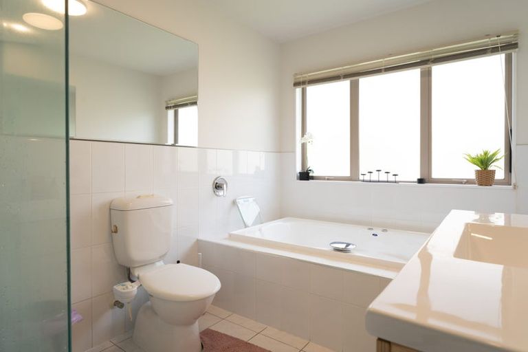 Photo of property in 8 Neston Grove, Churton Park, Wellington, 6037