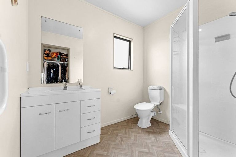 Photo of property in 10 Gunner Drive, Te Atatu Peninsula, Auckland, 0610