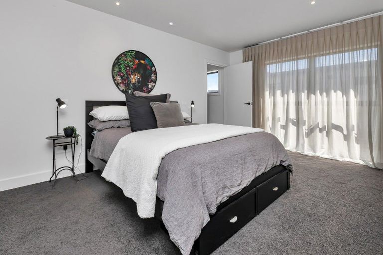 Photo of property in 25 Waitemata Drive, One Tree Point, 0118