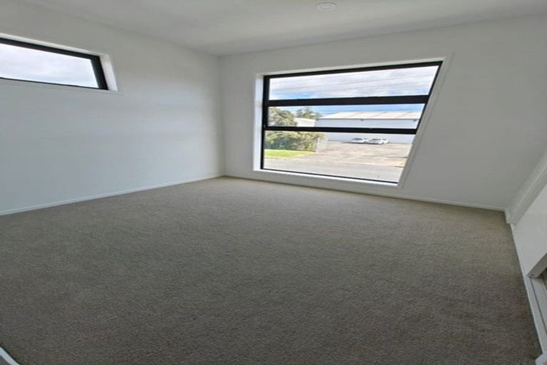 Photo of property in 150a Mcleod Road, Te Atatu South, Auckland, 0610
