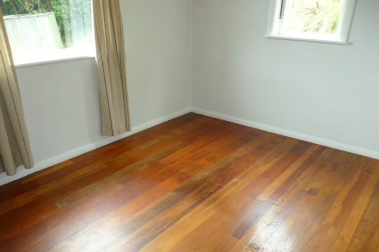 Photo of property in 42 Pokohiwi Road, Normandale, Lower Hutt, 5010