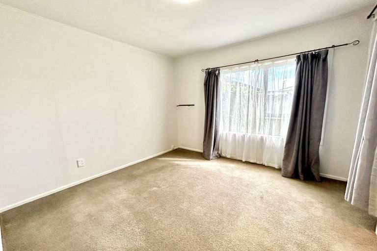 Photo of property in 2/5 Gazelle Avenue, Beach Haven, Auckland, 0626