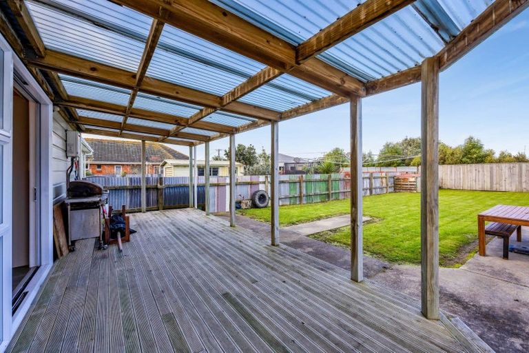 Photo of property in 6 Tawhiti Road, Hawera, 4610