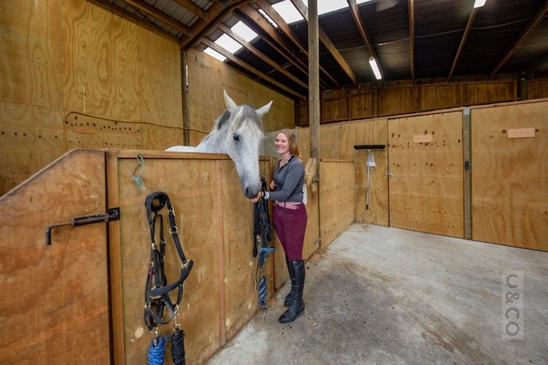 Photo of property in 17 Deacon Road, Riverhead, Kumeu, 0892