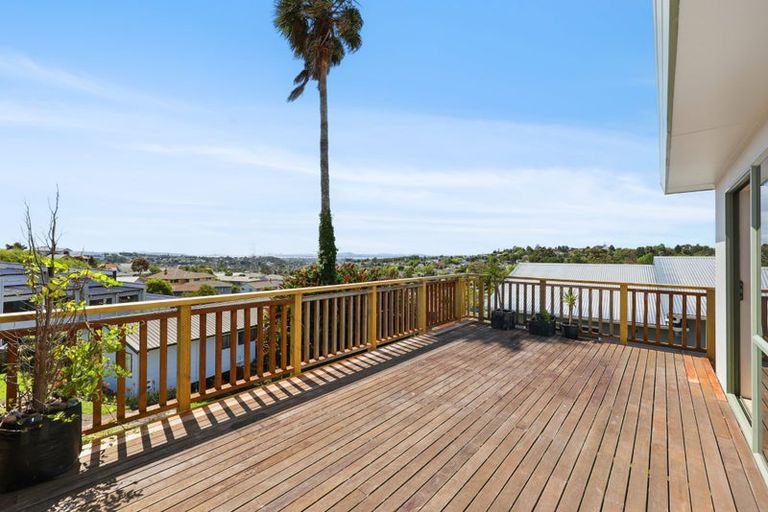 Photo of property in 17a Cherry Tree Place, Massey, Auckland, 0614