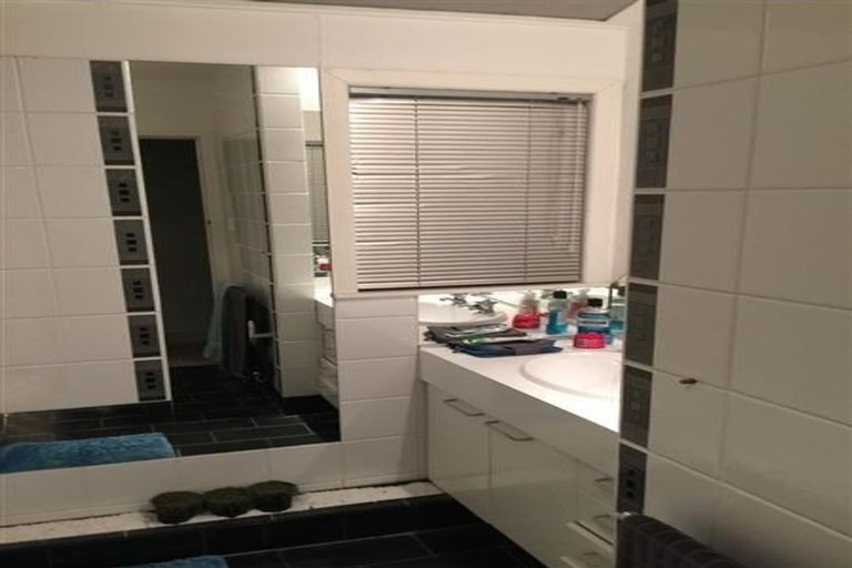 Photo of property in 22 Shanaway Rise, Hillcrest, Auckland, 0627