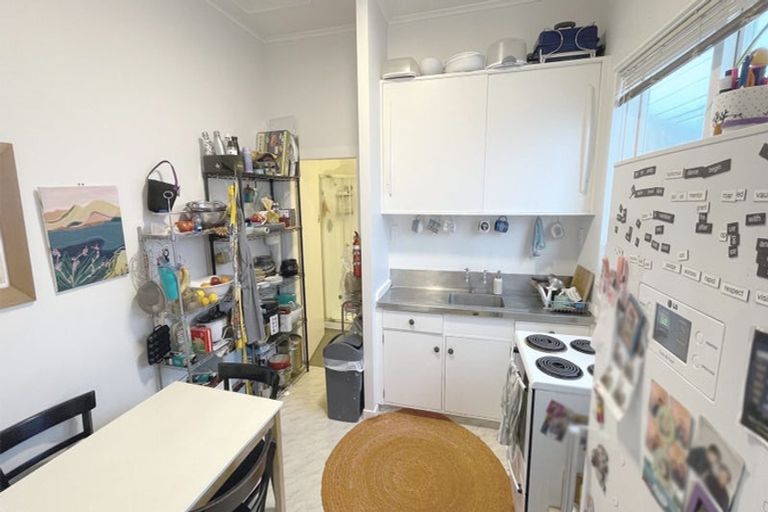 Photo of property in 82 Rolleston Street, Mount Cook, Wellington, 6021