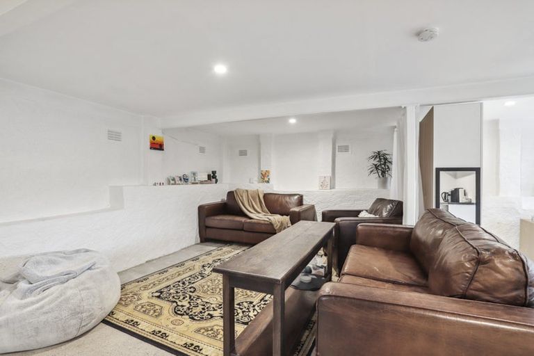 Photo of property in 4 Maunder Place, New Lynn, Auckland, 0600