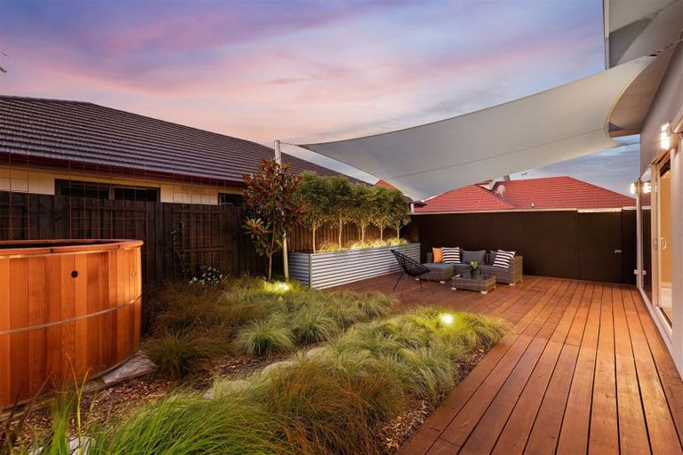 Photo of property in 11 Linkwater Way, Parklands, Christchurch, 8083