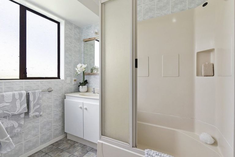 Photo of property in 12 Orewa Heights Crescent, Orewa, 0931