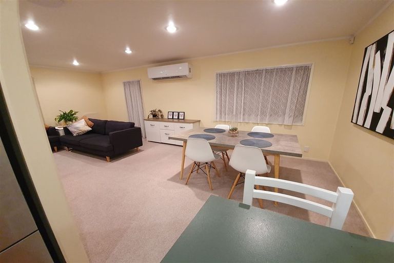 Photo of property in 2/49 Strid Road, Te Atatu South, Auckland, 0610