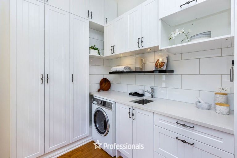 Photo of property in 6 Fendalton Crescent, Pinehaven, Upper Hutt, 5019