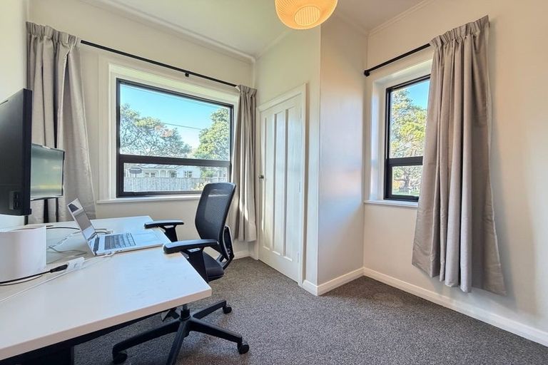 Photo of property in 25 Pirie Crescent, Moera, Lower Hutt, 5010