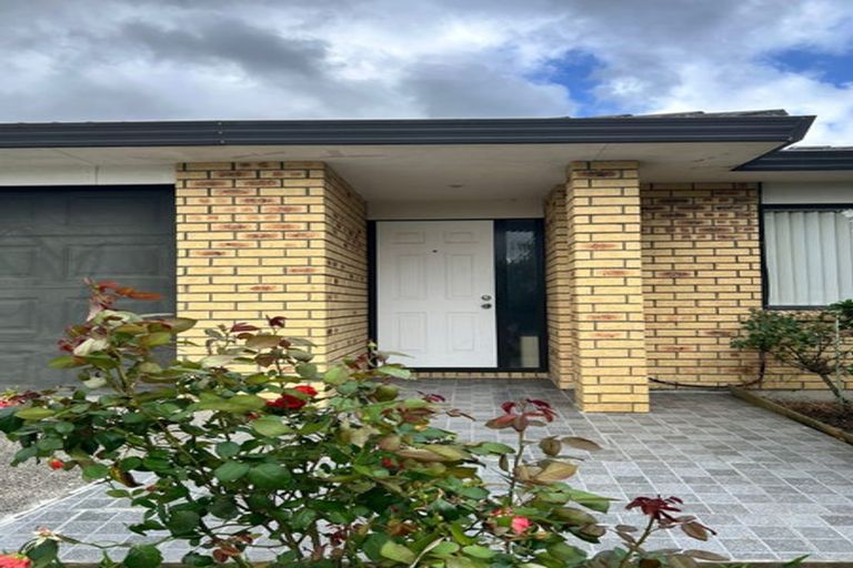 Photo of property in 4 Sid Place, Mangere, Auckland, 2022