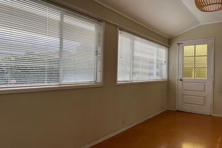 Photo of property in 6 Raines Avenue, Forrest Hill, Auckland, 0620