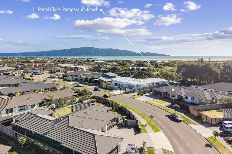 Photo of property in 11 Petrel Close, Paraparaumu Beach, Paraparaumu, 5032