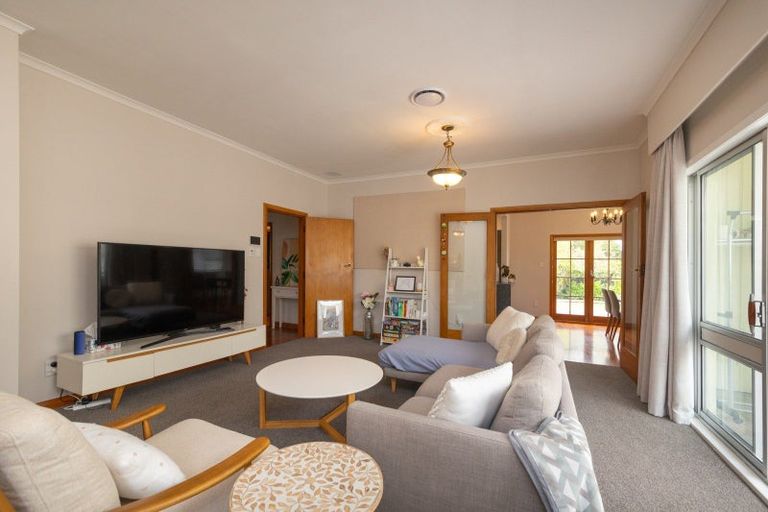 Photo of property in 9 Innes Place, Roslyn, Palmerston North, 4414