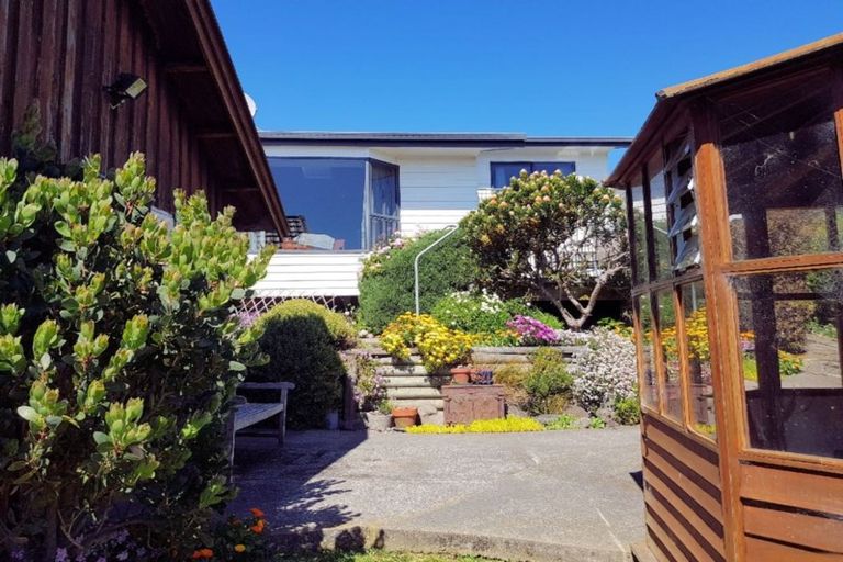 Photo of property in 17 Te Papau Crescent, Diamond Harbour, 8972