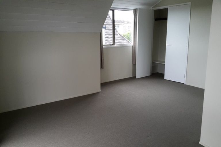 Photo of property in 3/11 Hall Road, Glenfield, Auckland, 0629