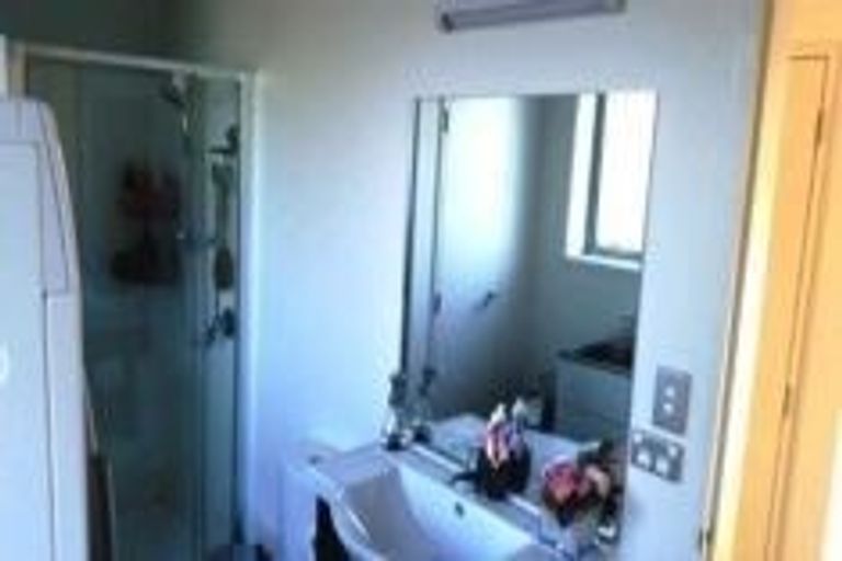 Photo of property in 9b Mackwood Place, Birkdale, Auckland, 0626