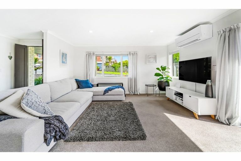 Photo of property in 2 Sunrise Lane, Te Atatu South, Auckland, 0610