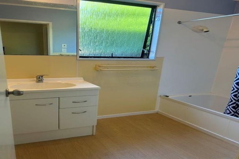 Photo of property in 12 Edwin Freeman Place, Ranui, Auckland, 0612