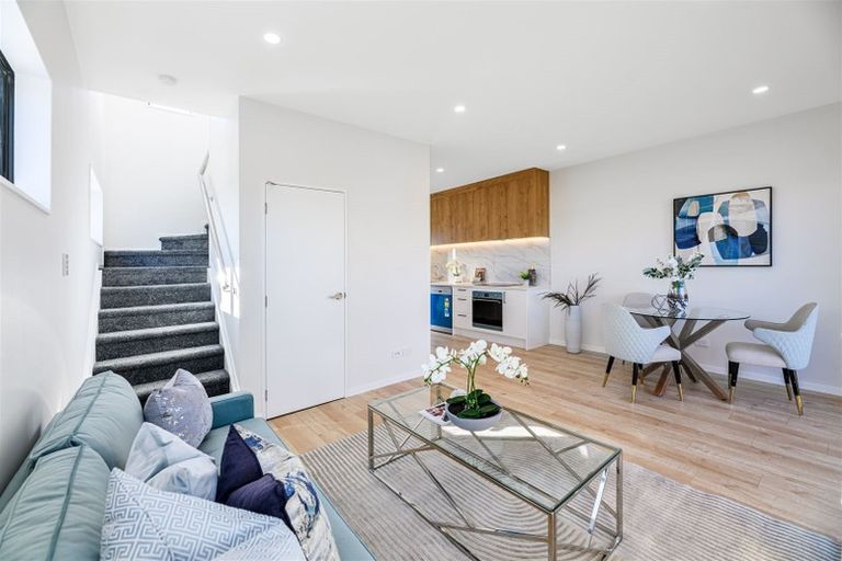 Photo of property in 2/6 Kereru Street, Henderson, Auckland, 0612