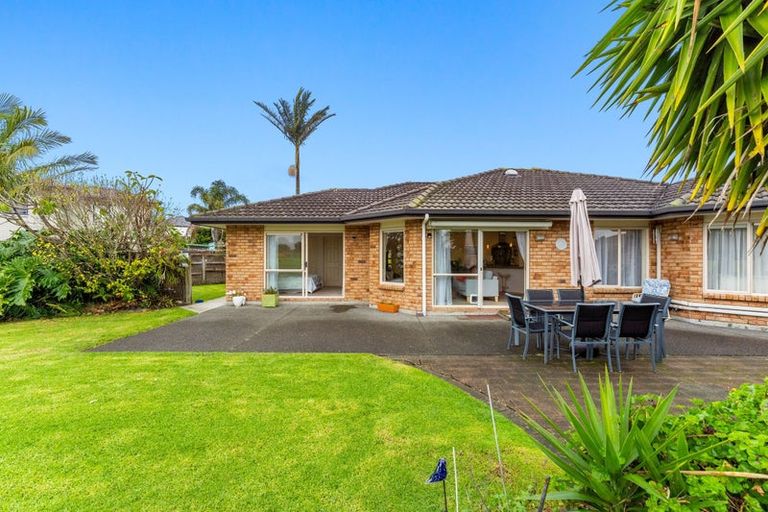 Photo of property in 2 Piriti Drive, Te Atatu Peninsula, Auckland, 0610