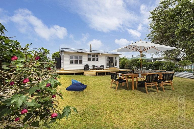 Photo of property in 16 Great North Road, Riverhead, 0820