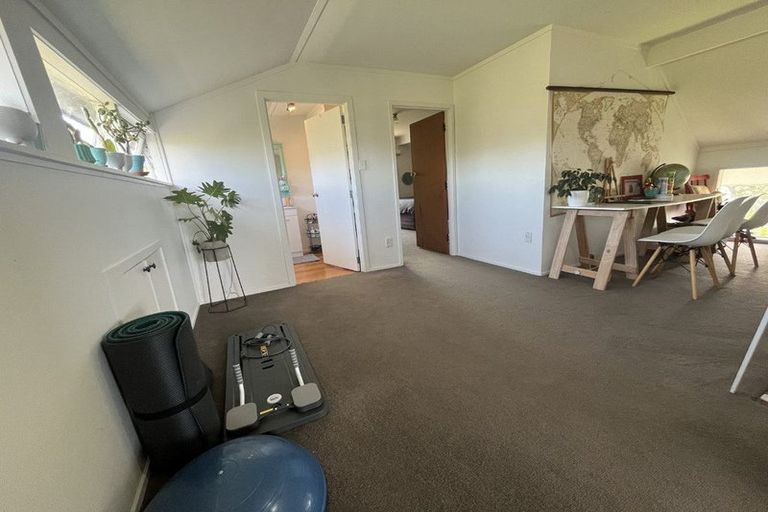 Photo of property in 2/30 Martin Crescent, Northcote, Auckland, 0627