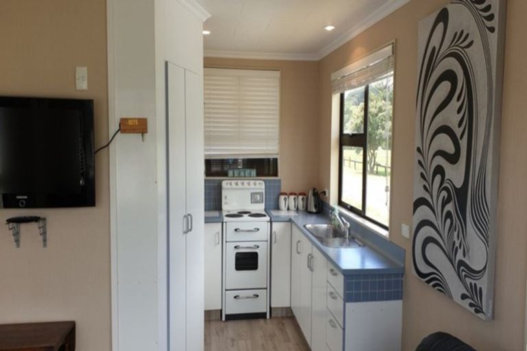 Photo of property in 64 Fifth Avenue, Urenui, 4377