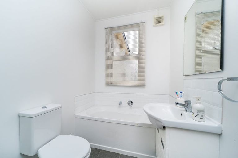 Photo of property in 7 Rangitane Street, Palmerston North, 4414