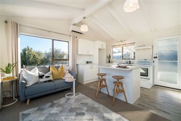 Photo of property in 1/18 Glenfield Road, Birkenhead, Auckland, 0626